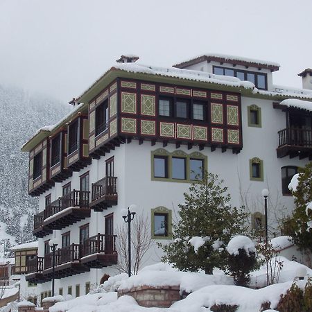 Hotel Spa Montana Karpeníszi Kültér fotó