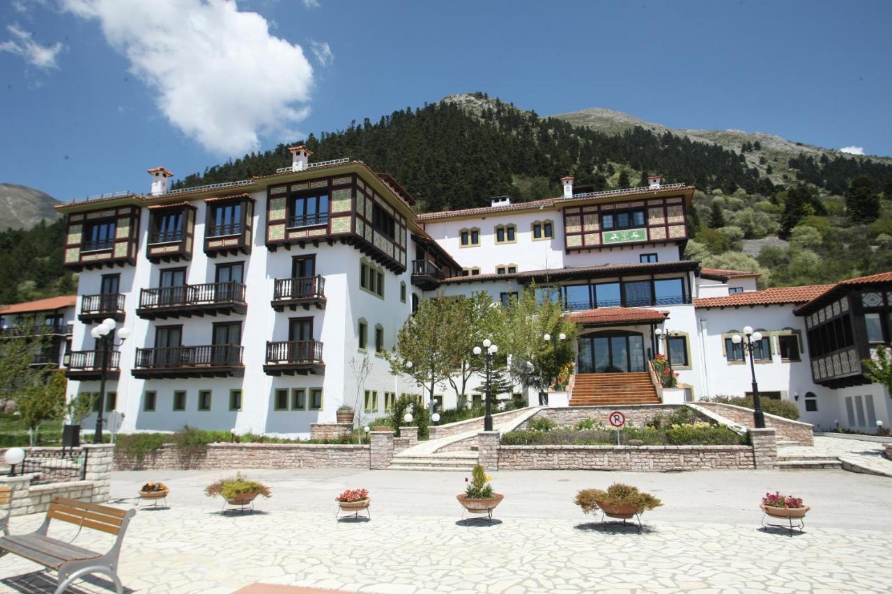 Hotel Spa Montana Karpeníszi Kültér fotó