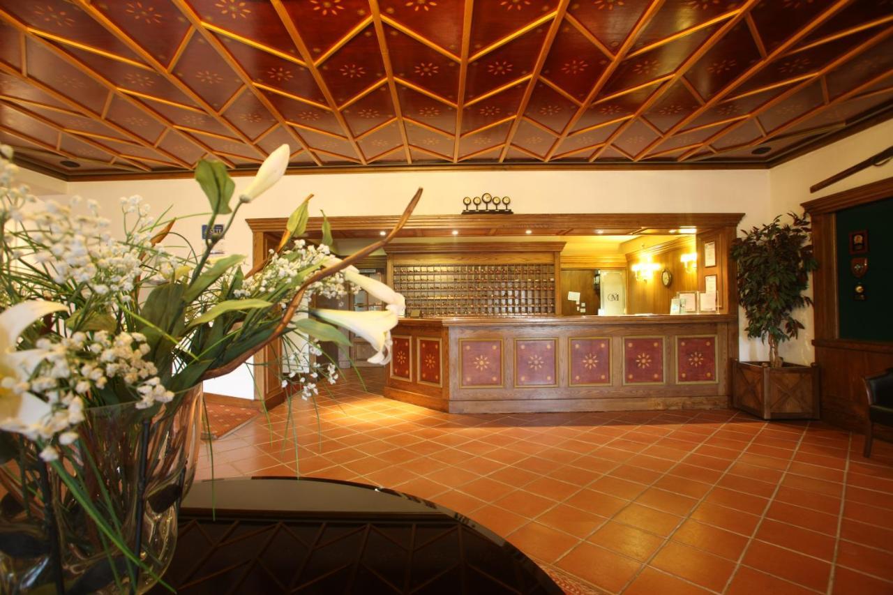 Hotel Spa Montana Karpeníszi Kültér fotó