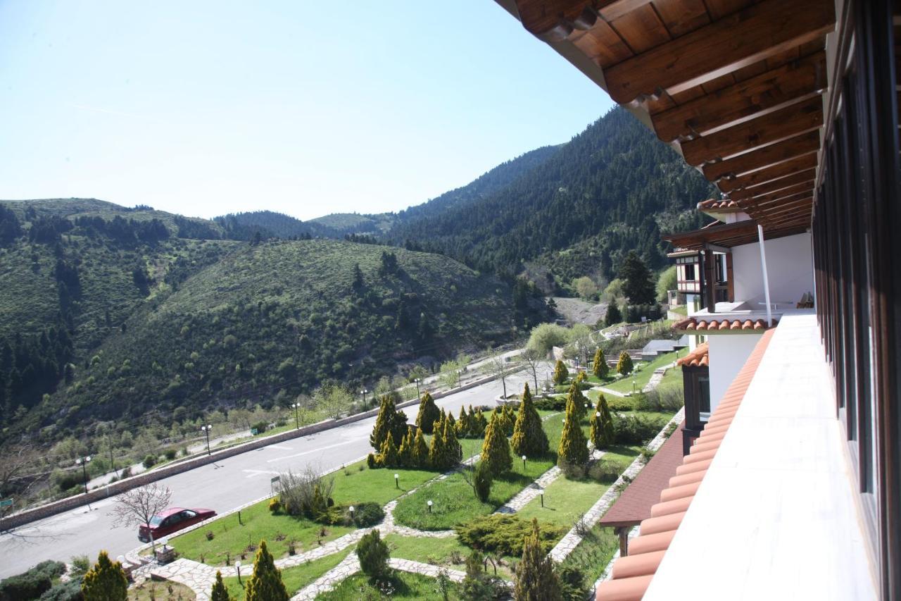 Hotel Spa Montana Karpeníszi Kültér fotó