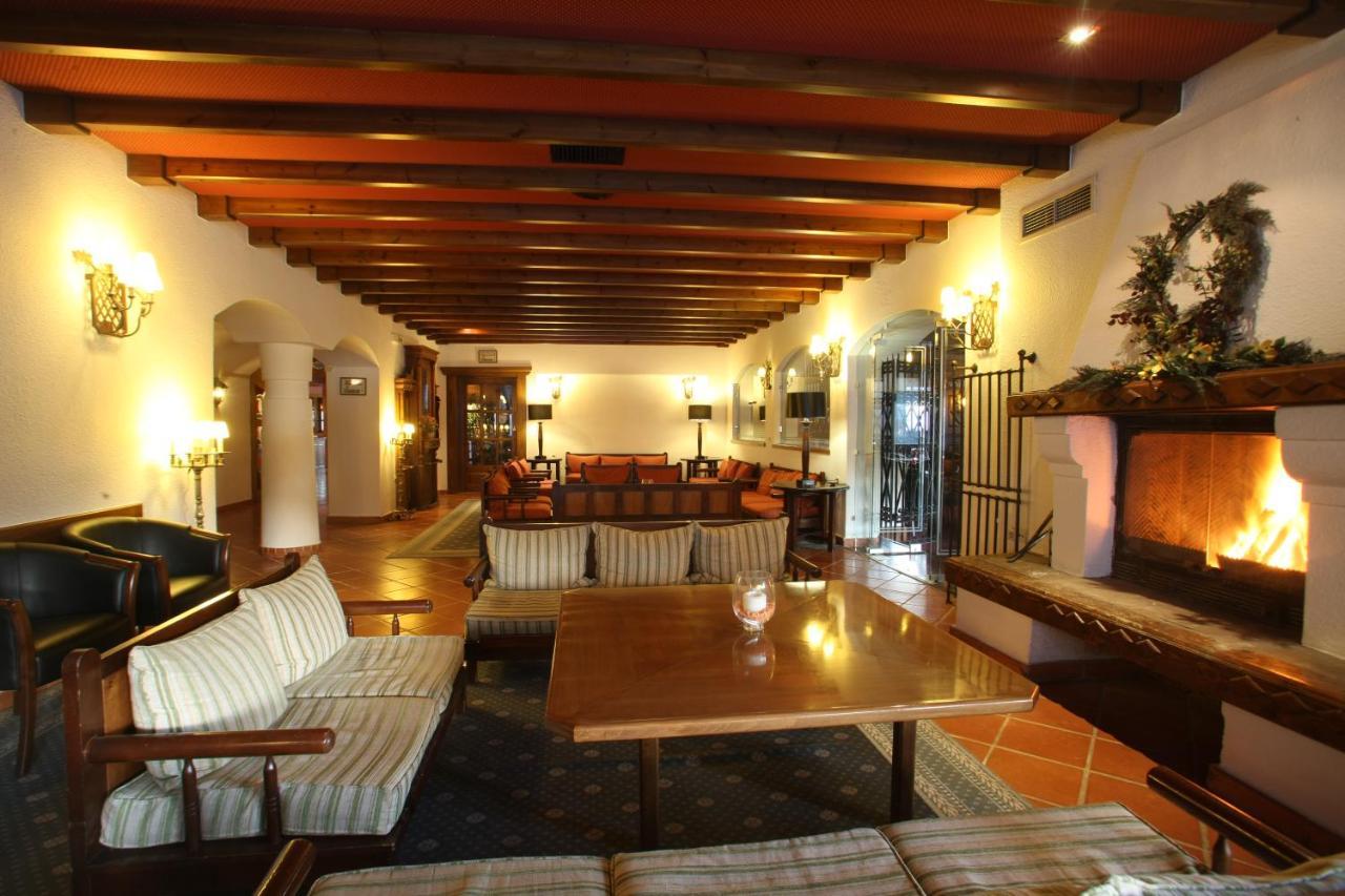 Hotel Spa Montana Karpeníszi Kültér fotó