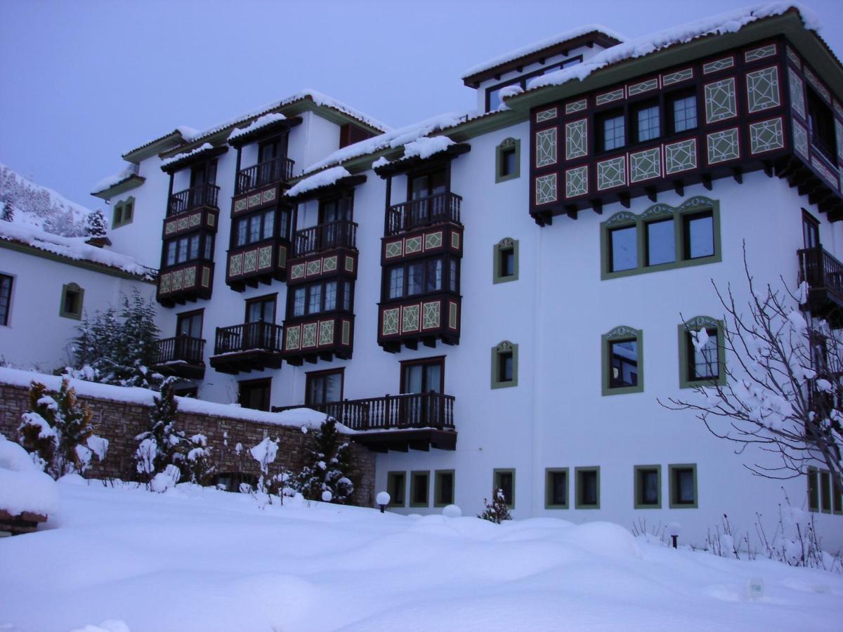 Hotel Spa Montana Karpeníszi Kültér fotó