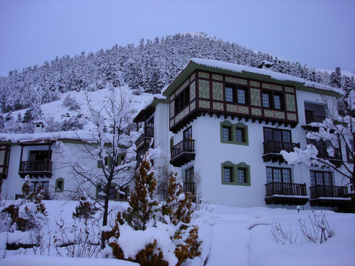 Hotel Spa Montana Karpeníszi Kültér fotó