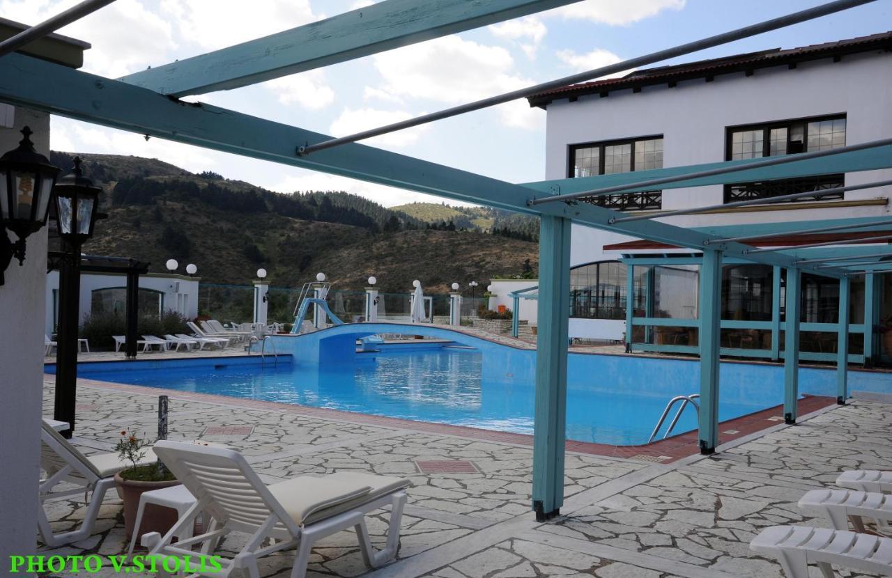 Hotel Spa Montana Karpeníszi Kültér fotó
