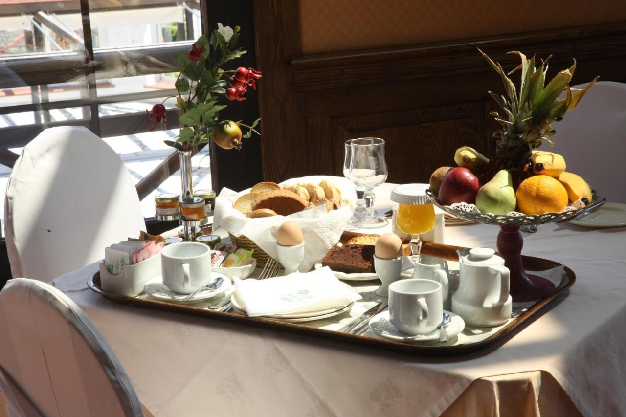 Hotel Spa Montana Karpeníszi Kültér fotó