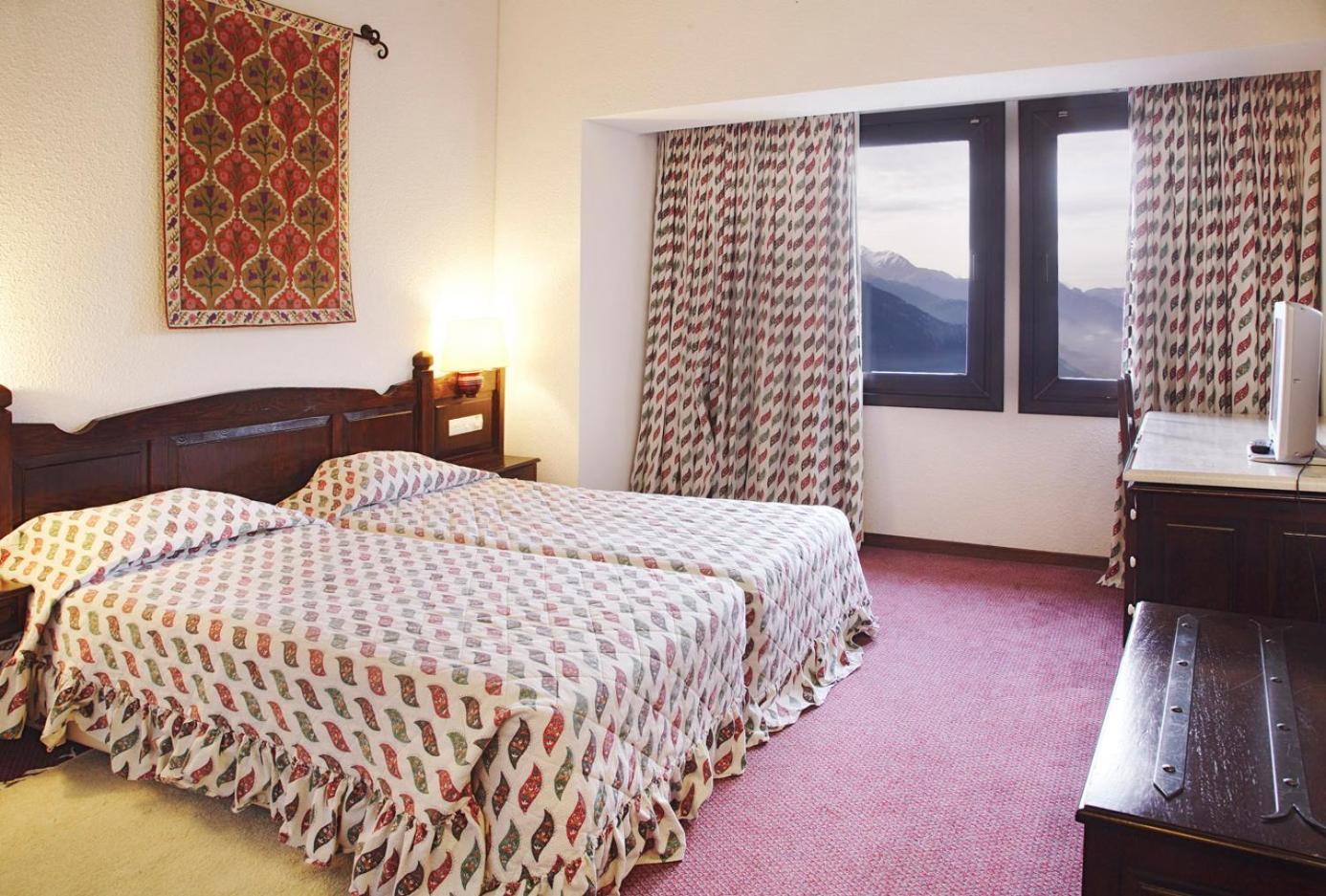 Hotel Spa Montana Karpeníszi Kültér fotó