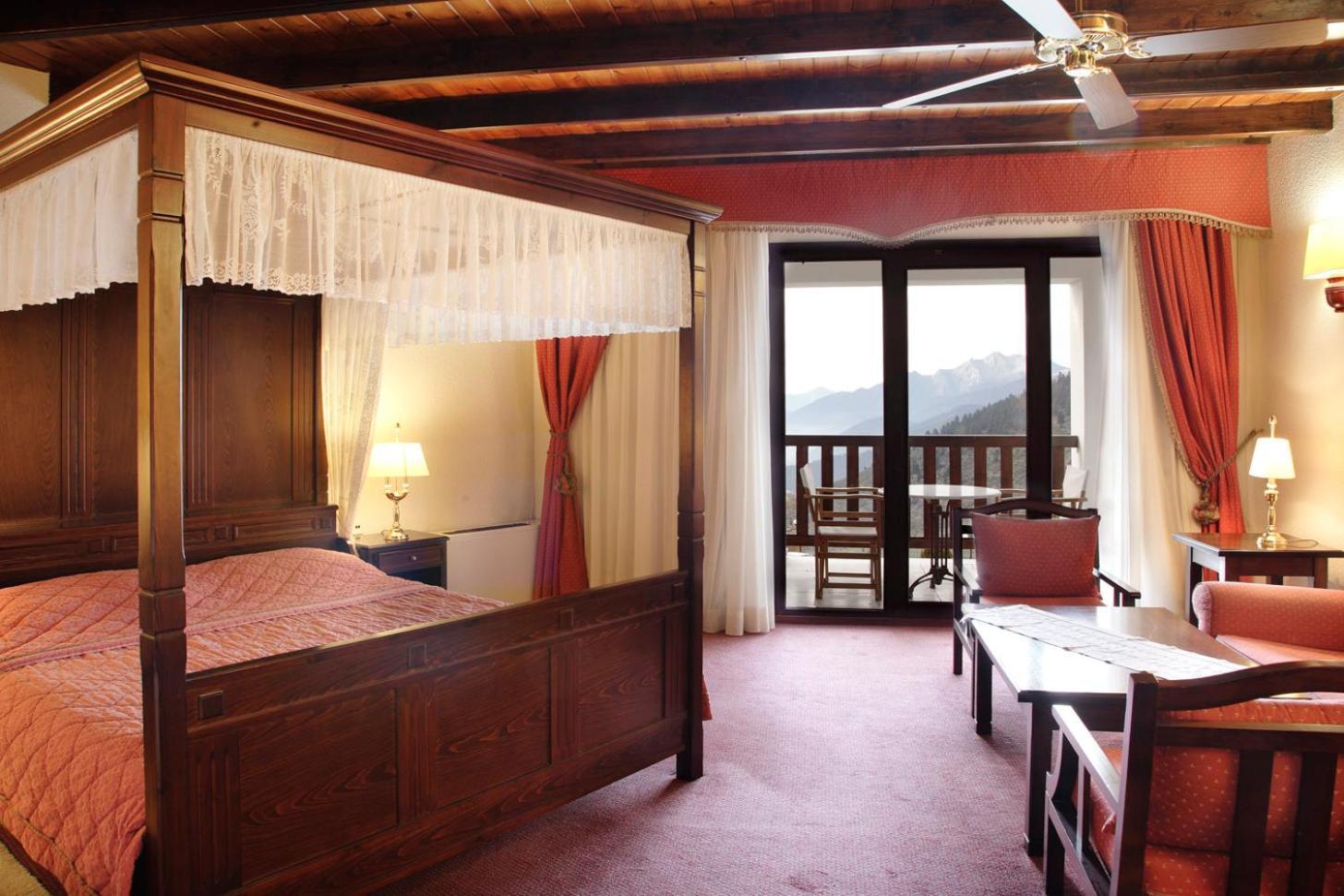 Hotel Spa Montana Karpeníszi Kültér fotó