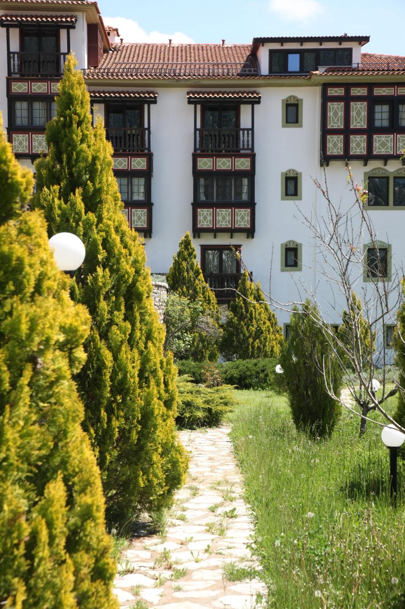 Hotel Spa Montana Karpeníszi Kültér fotó